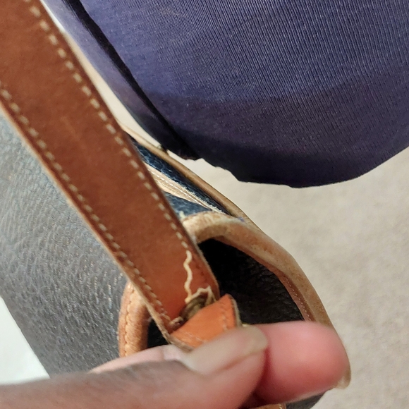 Dooney & Bourke Black and Tan Crossbody Bag - Picture 8 of 13